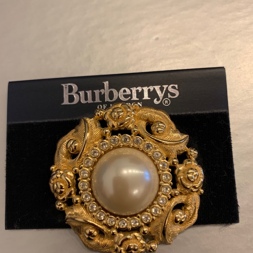 New Vintage Burberrys of London Pearl Brooch